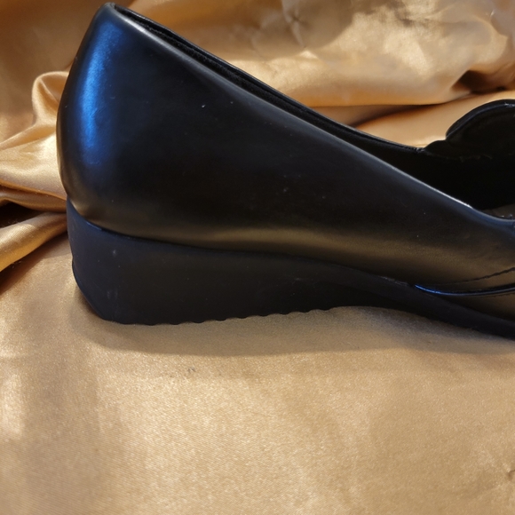 Shoes - Picture 2 of 3